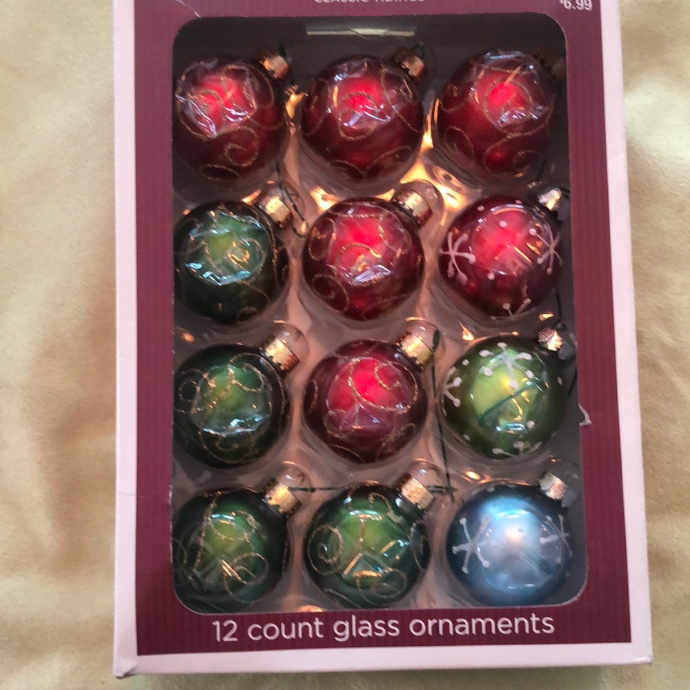 Classic Tidings glass 12balls/gold swirls on red&green/snowflakes blue&green